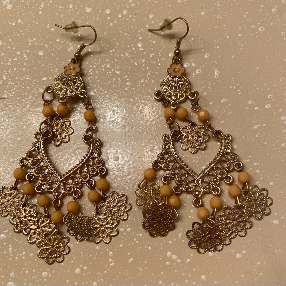 Women’s dangle earrings